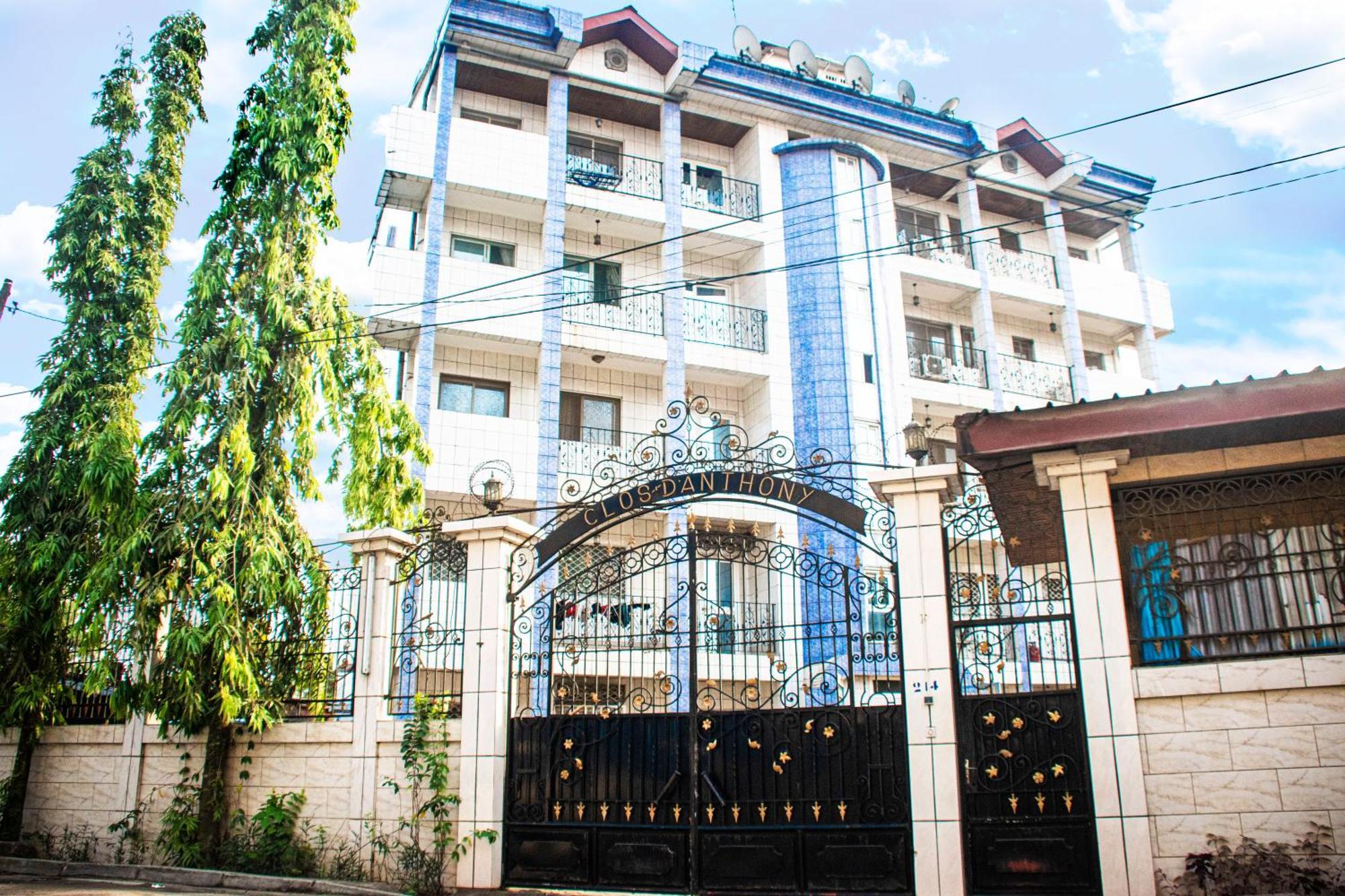 Clos D'Anthony Residence Bonanjo Дуала Екстериор снимка