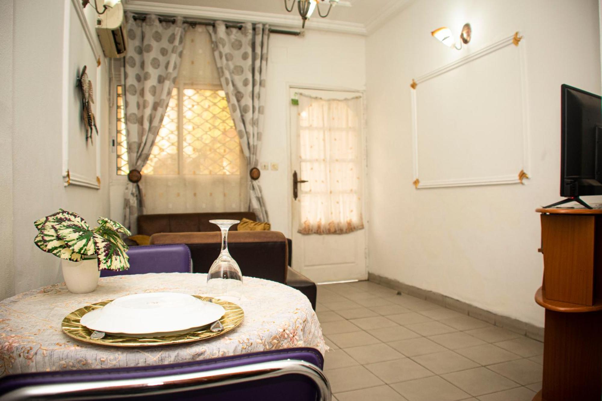 Clos D'Anthony Residence Bonanjo Дуала Екстериор снимка