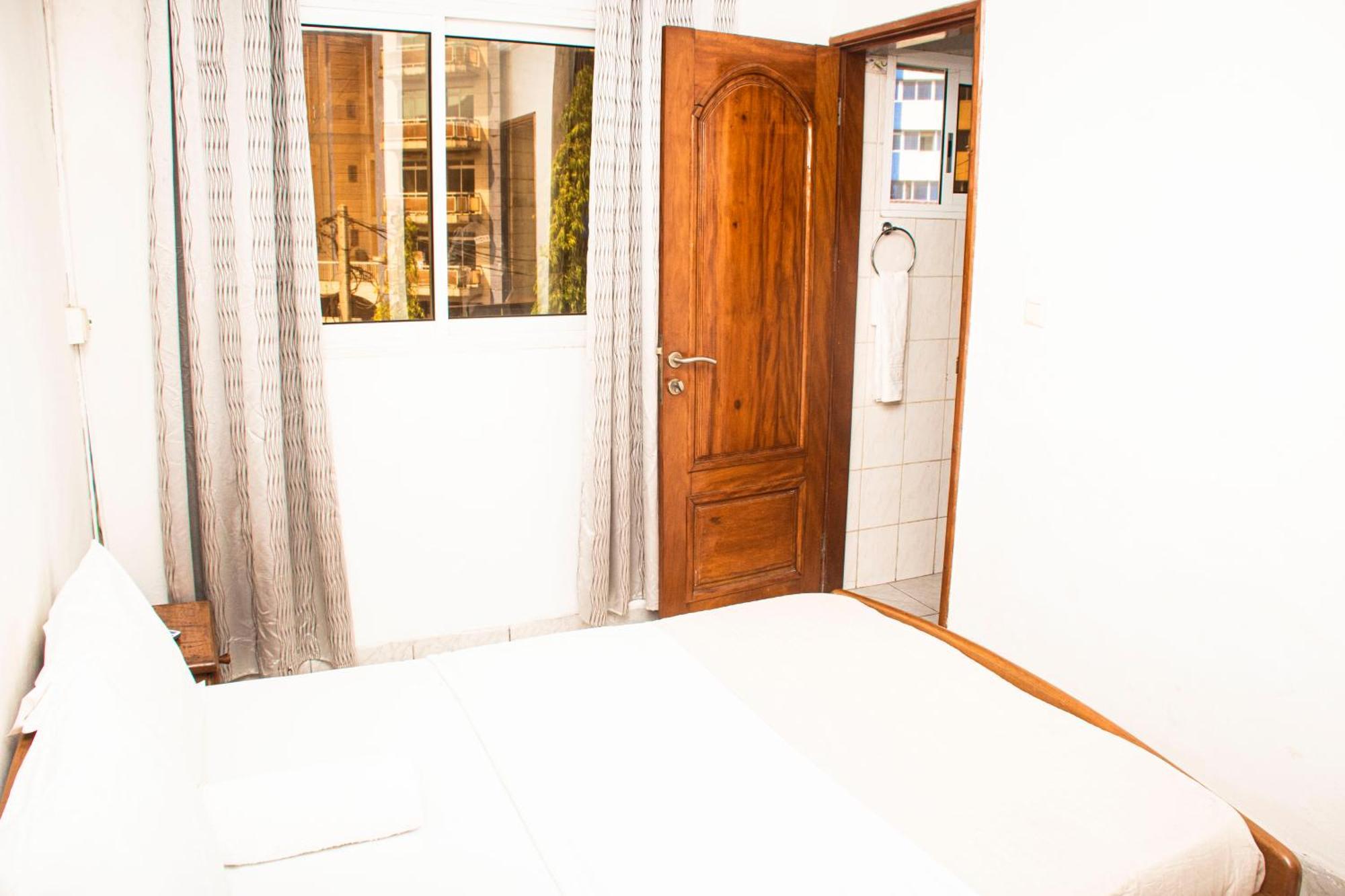 Clos D'Anthony Residence Bonanjo Дуала Екстериор снимка